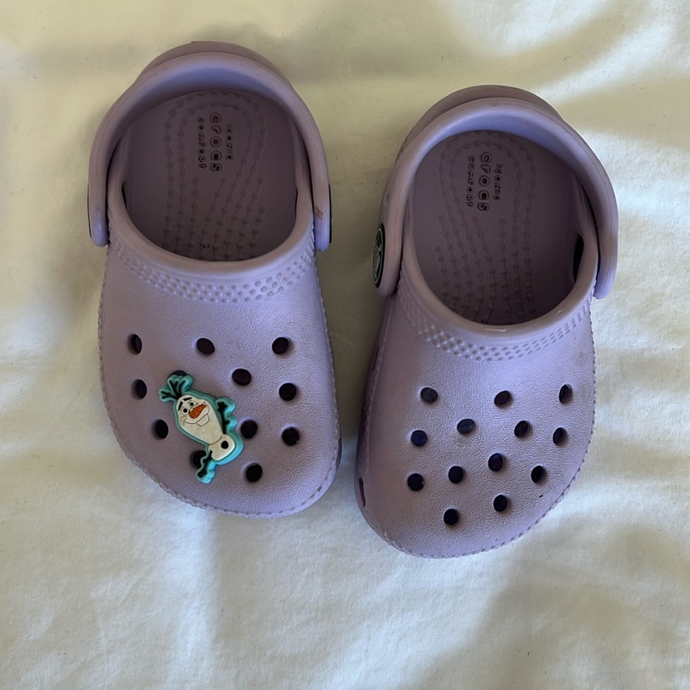 Crocs Size 4 with Olaf pin
